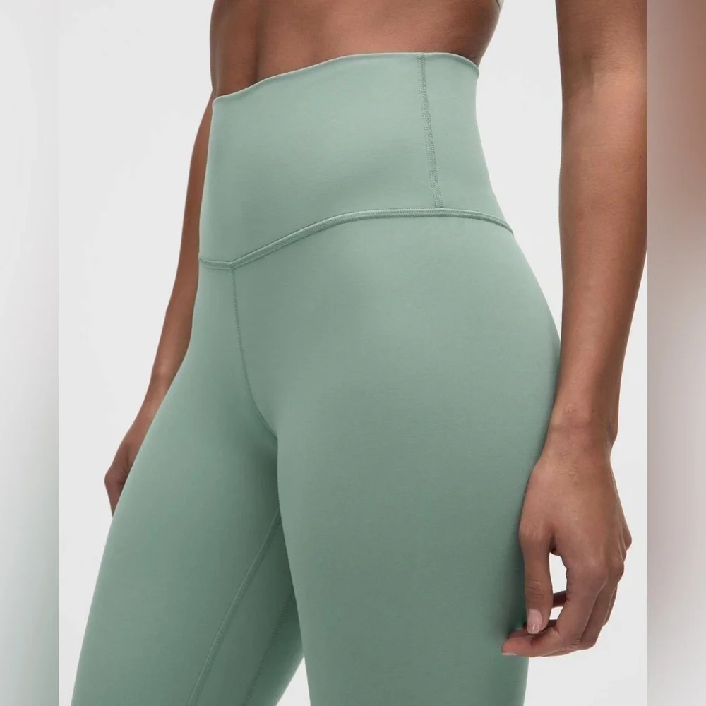 NWT Lululemon Align High-Rise Crop 23